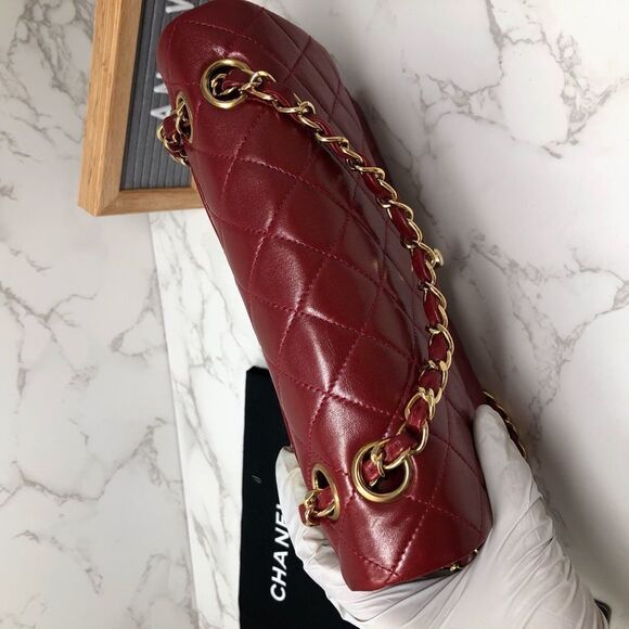 SOLD CHANEL Lambskin Red Iridescent Quilted Small Classic Flap 23cm Chain bag - Picture 7 of 14